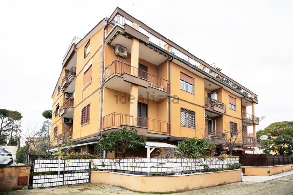 appartamento in vendita a Roma in zona Appio Pignatelli