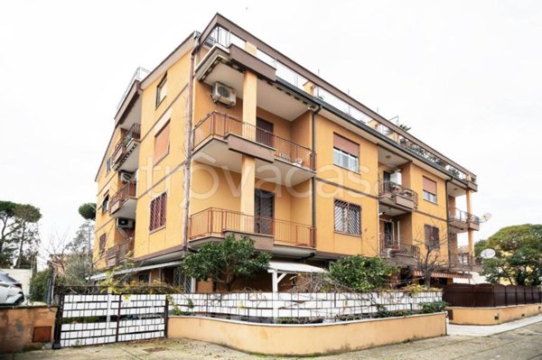 appartamento in vendita a Roma in zona Appio Pignatelli