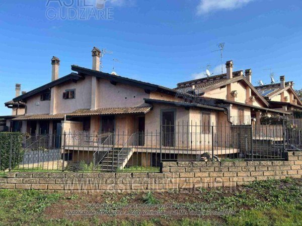casa indipendente in vendita a Roma
