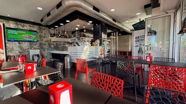 negozio in vendita a Roma in zona Ponte Mammolo