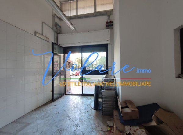 locale commerciale in vendita a Roma in zona Ostiense