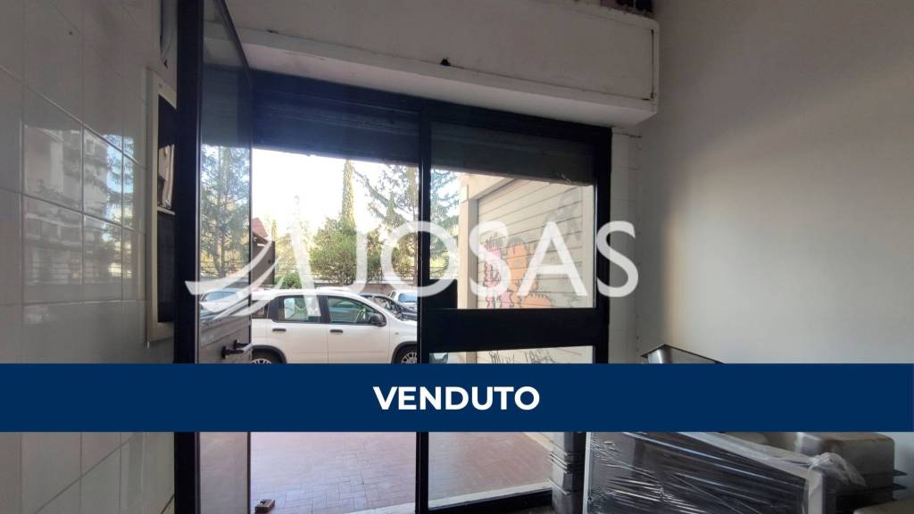 negozio in vendita a Roma in zona Ostiense