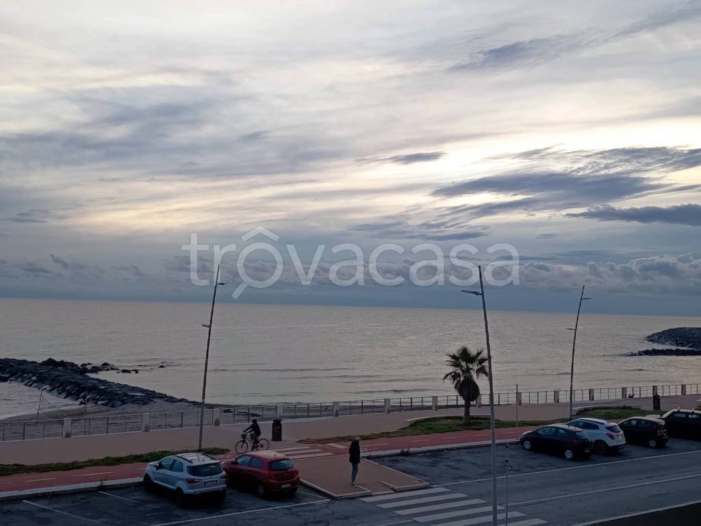 appartamento in vendita a Roma in zona Ostia