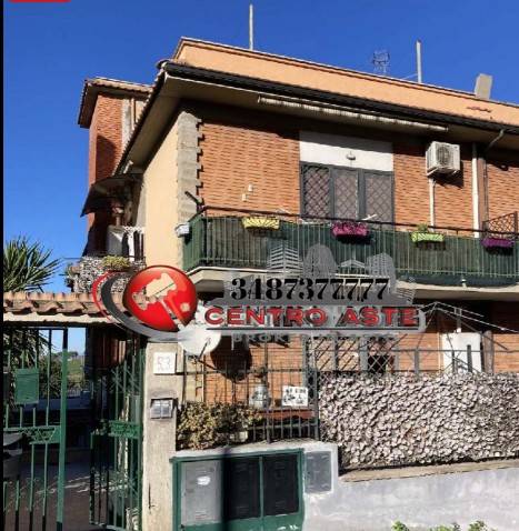 appartamento in vendita a Roma in zona Colle Prenestino