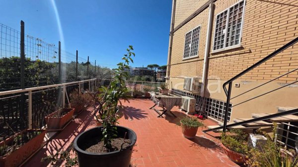 appartamento in vendita a Roma in zona Colle del Sole