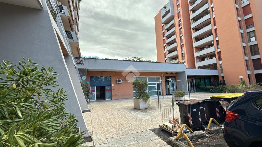 negozio in vendita a Roma in zona Ardeatino