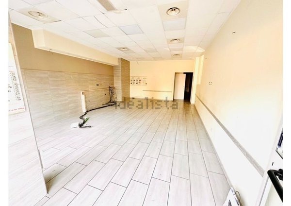 locale commerciale in vendita a Roma in zona Collatino