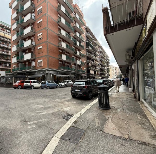 locale commerciale in vendita a Roma in zona Pietralata