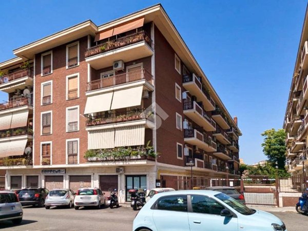 appartamento in vendita a Roma in zona Tuscolano