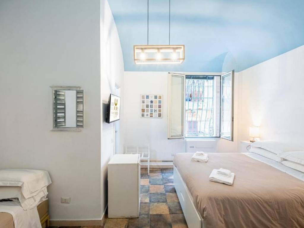 negozio in vendita a Roma in zona Esquilino