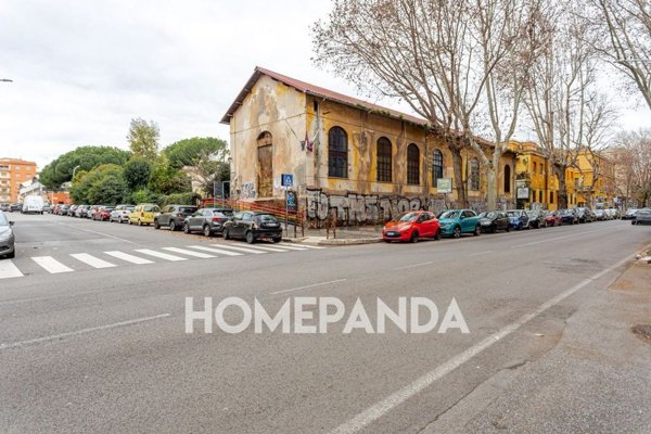 locale commerciale in vendita a Roma in zona Ostiense