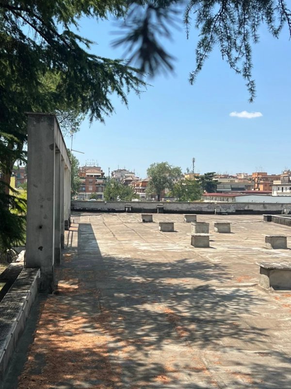 negozio in vendita a Roma in zona Collatino