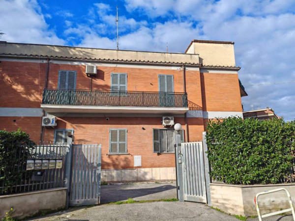 appartamento in vendita a Roma in zona Borghesiana