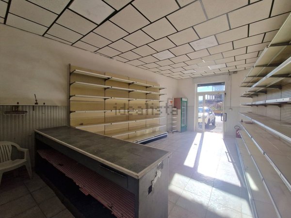 locale commerciale in vendita a Roma in zona Tor Sapienza