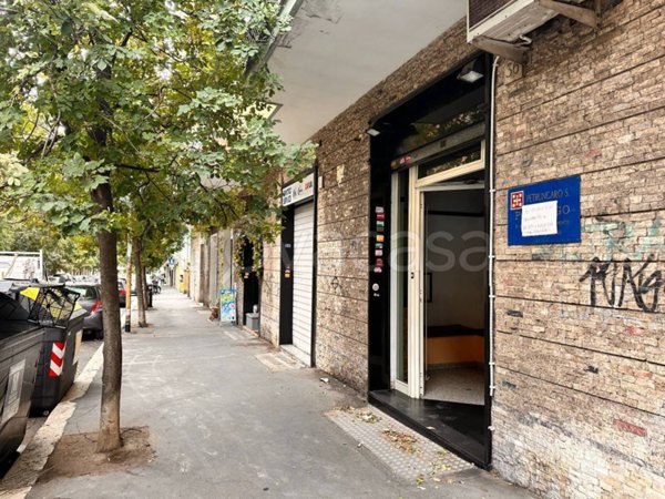 negozio in vendita a Roma in zona Tuscolano