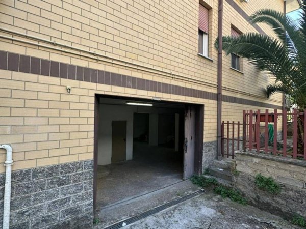 locale di sgombero in vendita a Roma in zona Finocchio