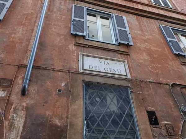 negozio in vendita a Roma in zona Pigna - Sant'Angelo