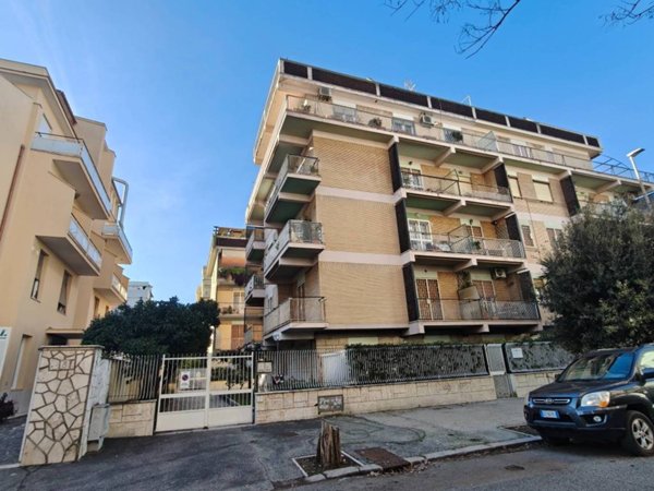 appartamento in vendita a Roma in zona Ostia