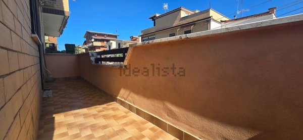 appartamento in vendita a Roma in zona Torre Angela