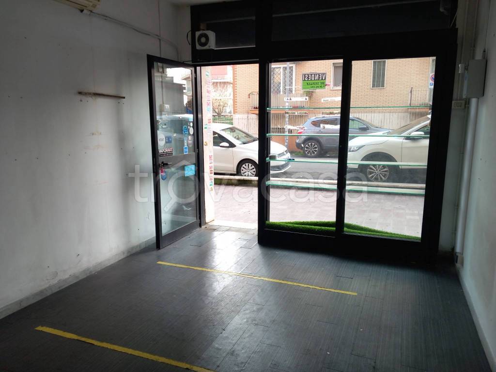 negozio in vendita a Roma in zona Torrevecchia