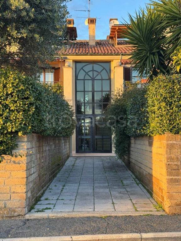 appartamento in vendita a Roma in zona Settecamini