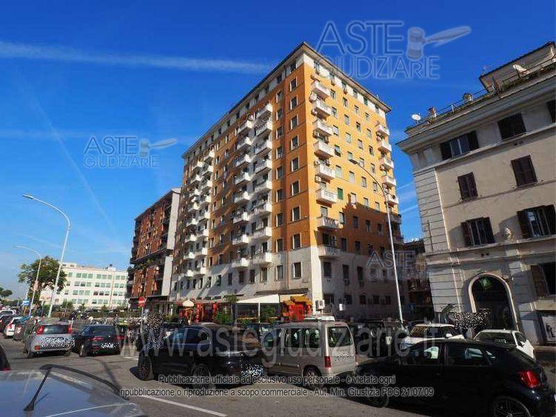 appartamento in vendita a Roma in zona Appio Latino
