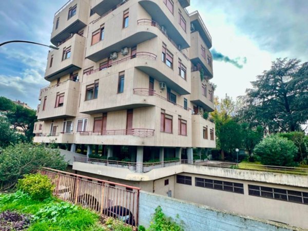 locale commerciale in vendita a Roma in zona Ardeatino