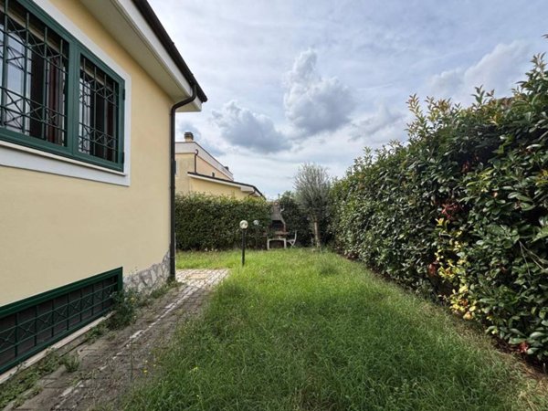 casa indipendente in vendita a Roma in zona Lunghezza