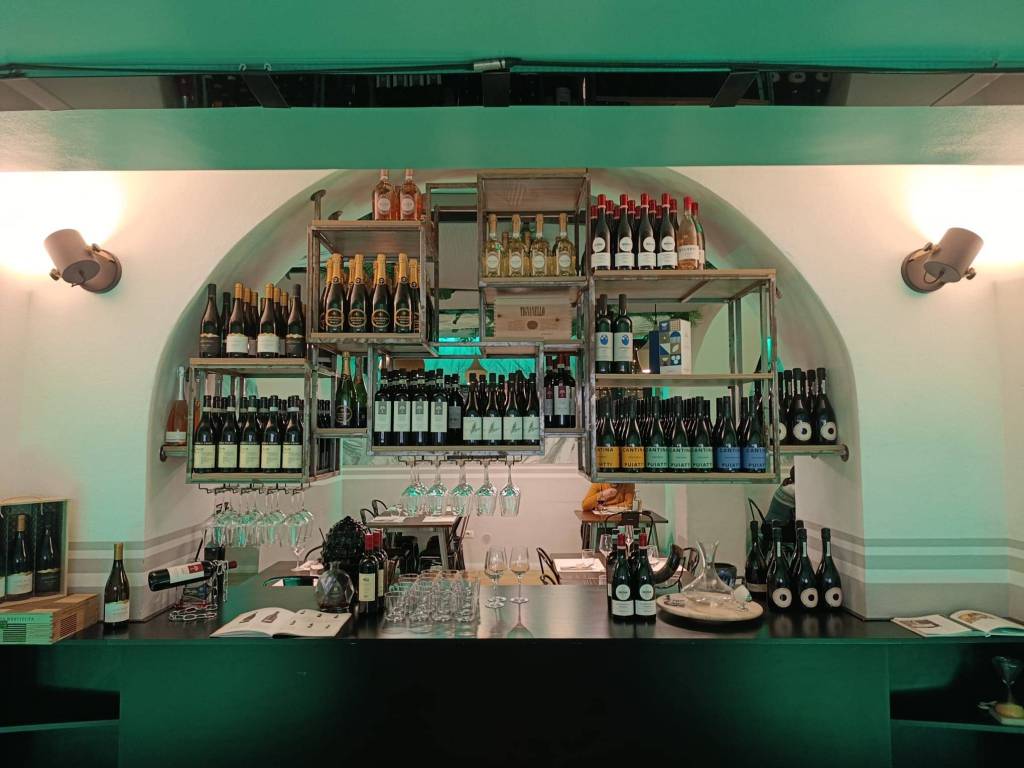 negozio in vendita a Roma in zona Tor di Quinto