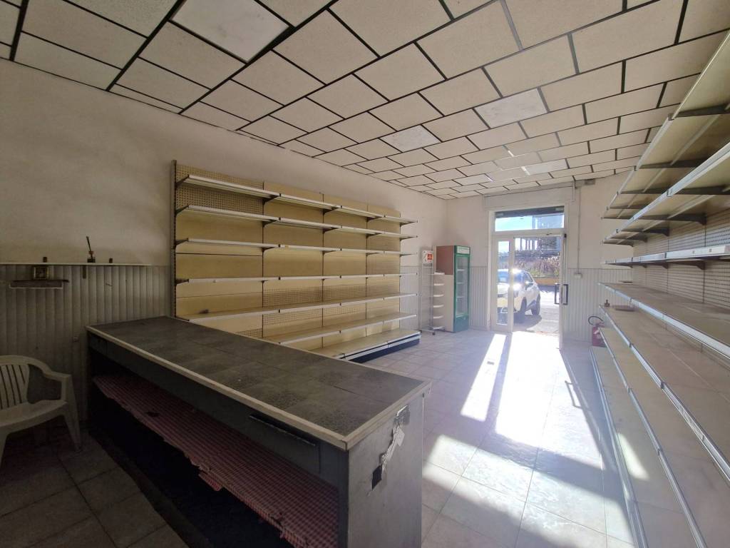 negozio in vendita a Roma in zona Alessandrino