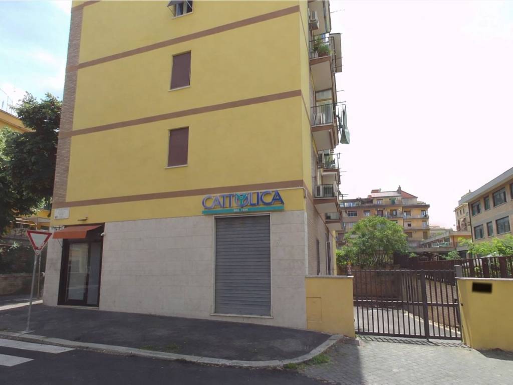 negozio in vendita a Roma in zona Prenestino-Centocelle