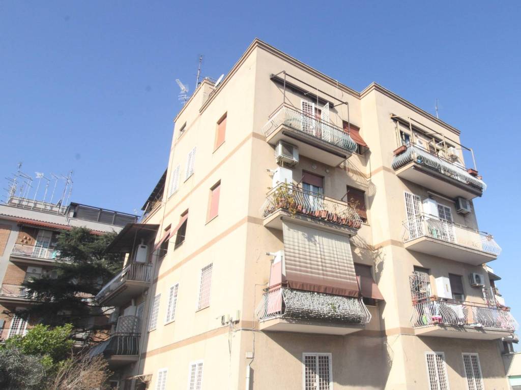 appartamento in vendita a Roma in zona Torre Maura