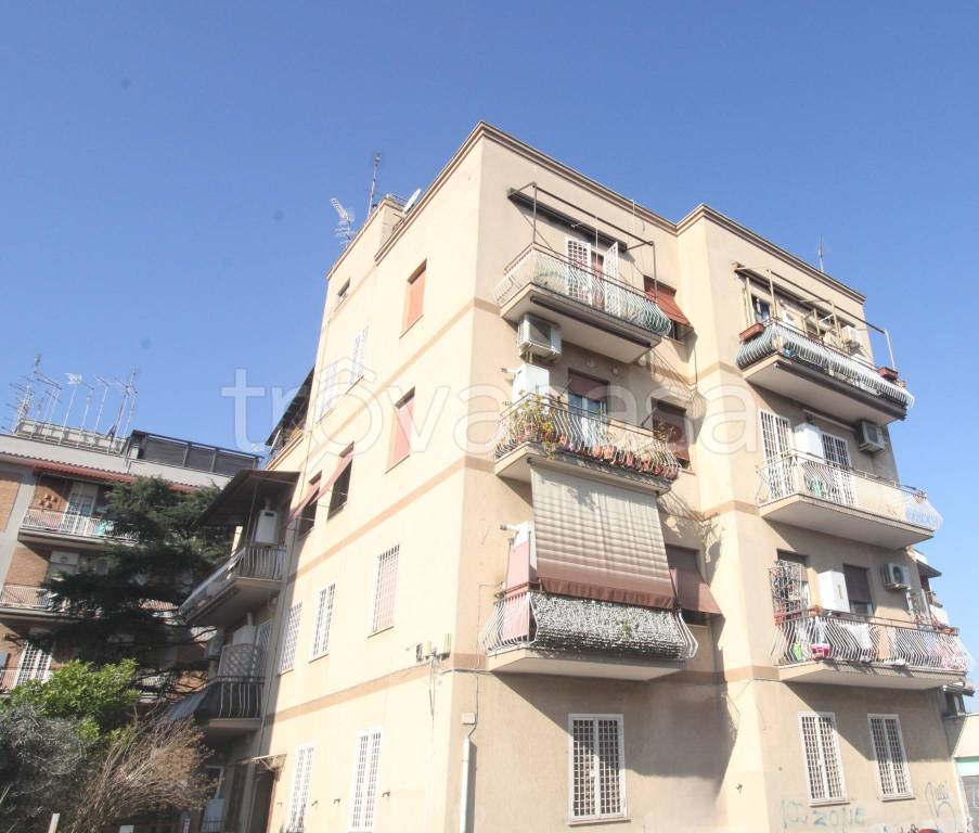 appartamento in vendita a Roma in zona Torre Maura