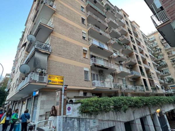 appartamento in vendita a Roma in zona Ostiense