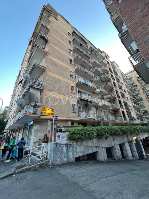 appartamento in vendita a Roma in zona Ostiense
