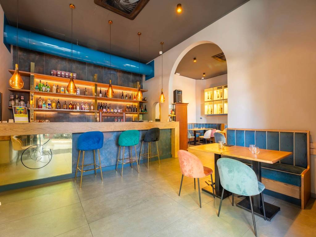 negozio in vendita a Roma in zona Appio Latino