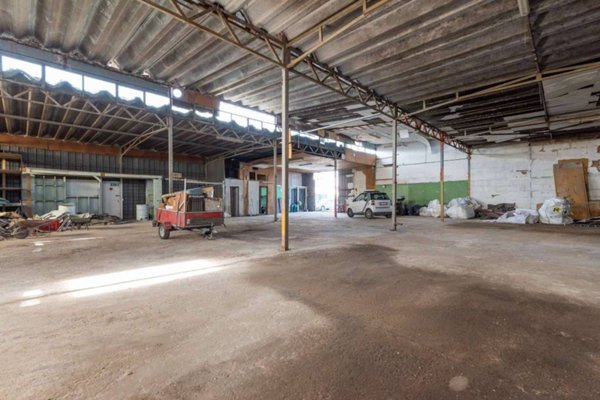 locale commerciale in vendita a Roma in zona Massimina/Casal Lumbroso