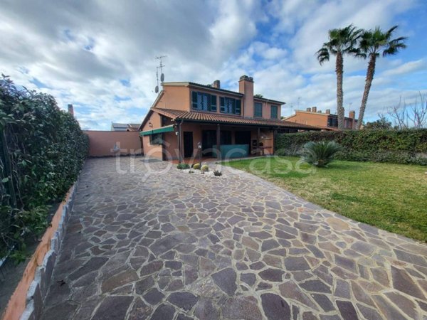 casa indipendente in vendita a Roma in zona Infernetto