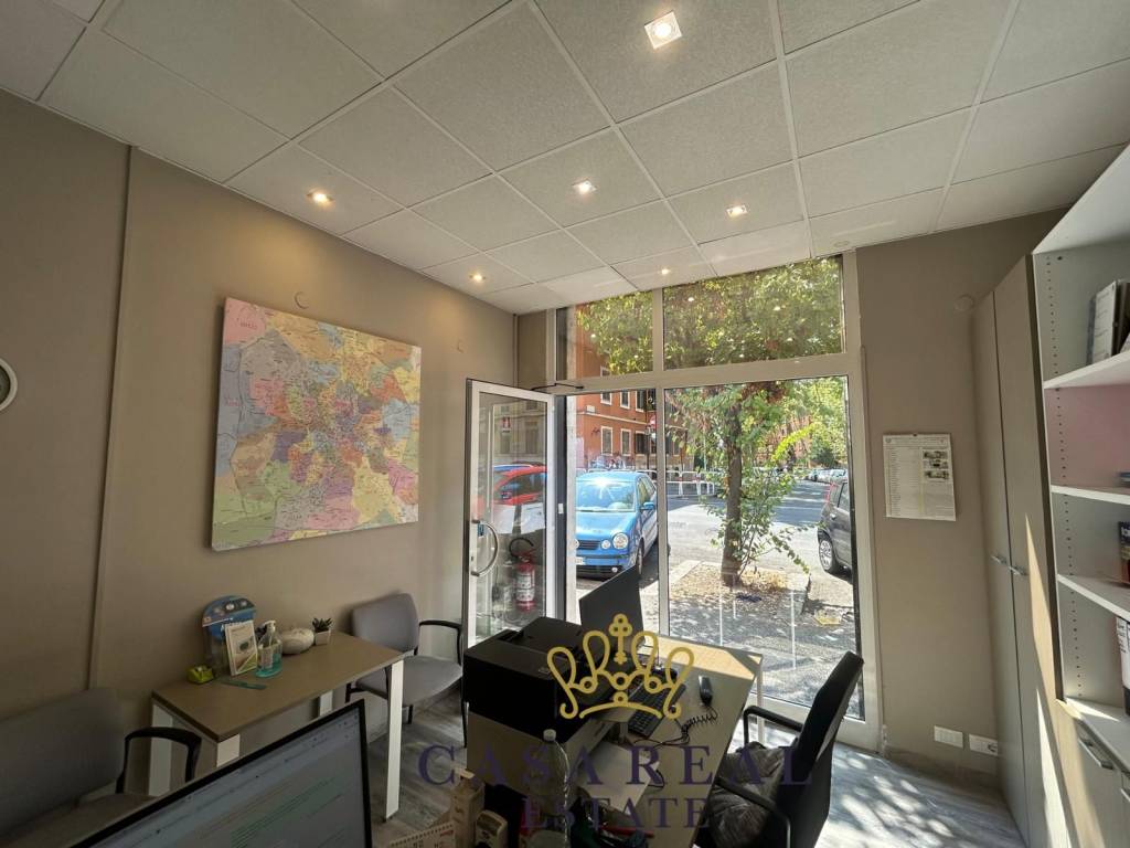 negozio in vendita a Roma in zona Ostiense