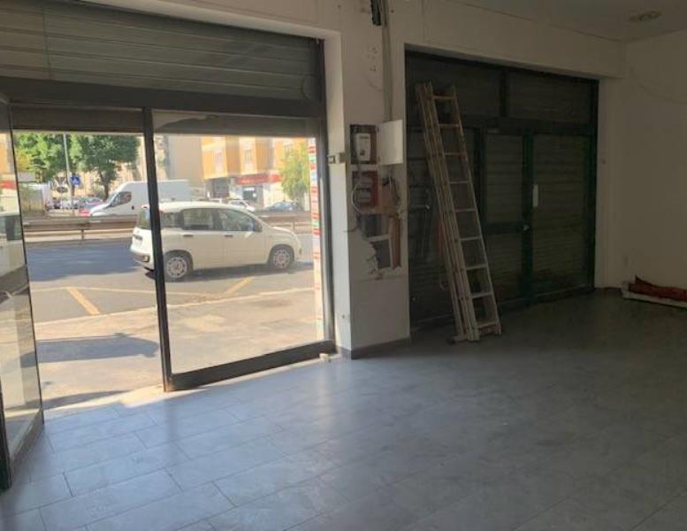 negozio in vendita a Roma in zona Collatino
