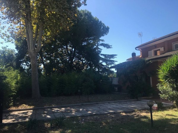 casa indipendente in vendita a Roma in zona Infernetto