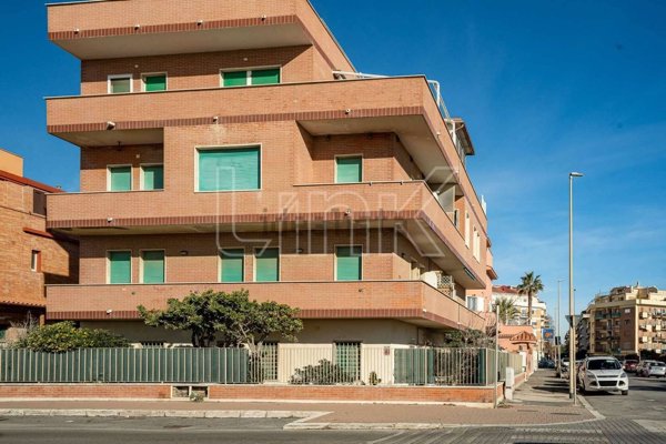 appartamento in vendita a Roma in zona Ostia