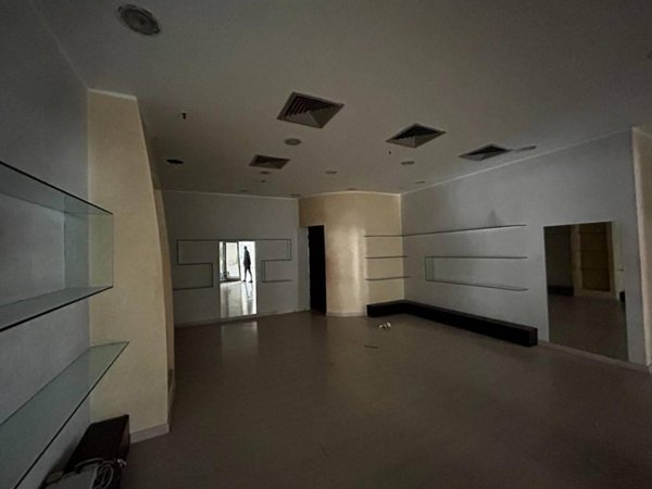 locale commerciale in vendita a Roma