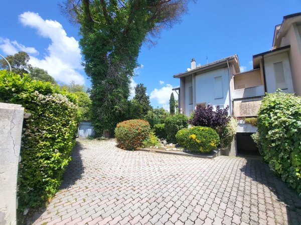 casa indipendente in vendita a Roma in zona Casal Palocco