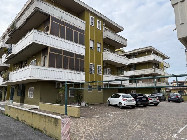 appartamento in vendita a Roma in zona Casal Morena