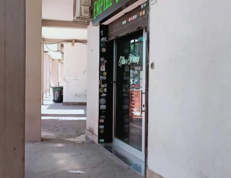 locale commerciale in vendita a Roma in zona Cinecittà