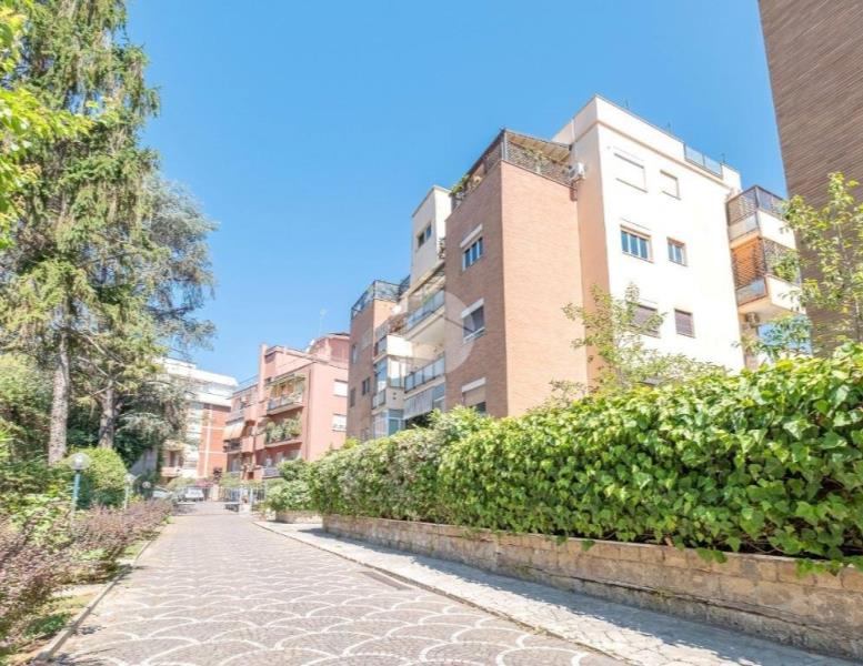 appartamento in vendita a Roma in zona Giuliano Dalmata