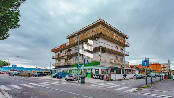 appartamento in vendita a Roma in zona Lunghezza