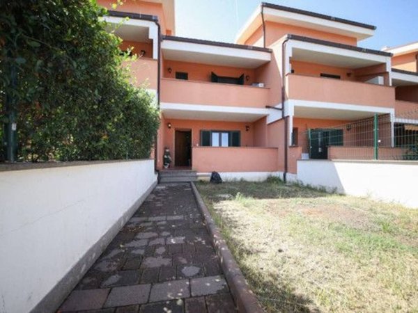 appartamento in vendita a Roma in zona Longarina