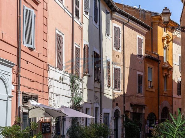 appartamento in vendita a Roma in zona Trastevere